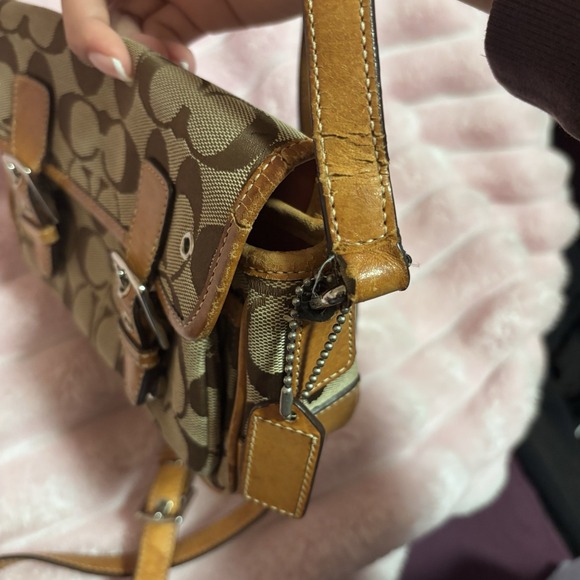Vtg COACH Signature Buckle Shoulder Bag Canvas Leather Brown Signature Charm - Picture 4 of 8